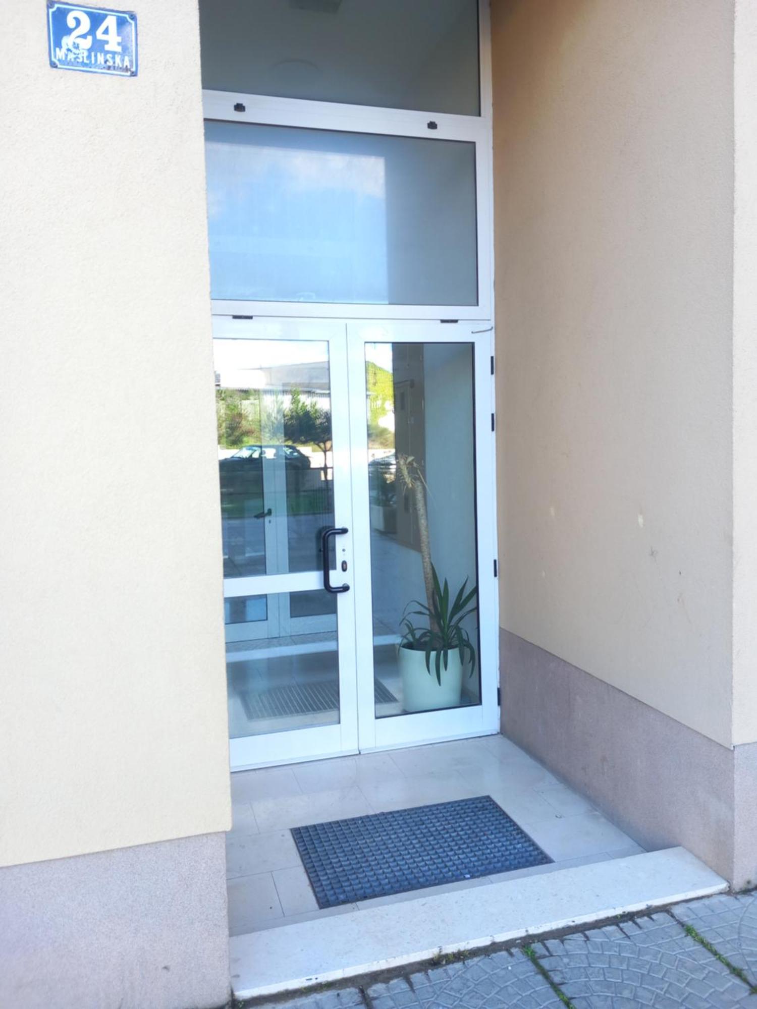 Apartment Harmony - Pleasant And Comfortable Place With A Balcony And A Secured Garage Split Extérieur photo